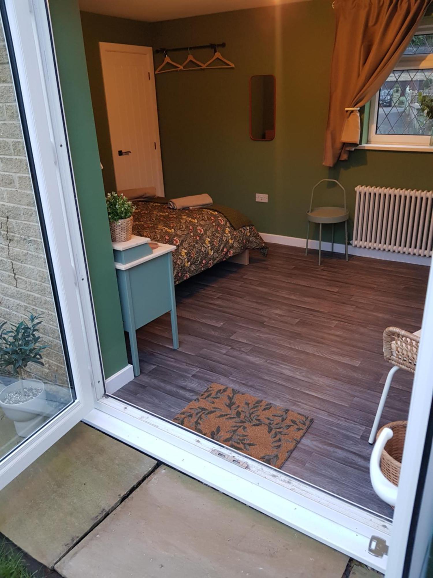 Farsley Guest Room Seperate Entrance With Double Bedroom And Private Shower Room Exterior foto