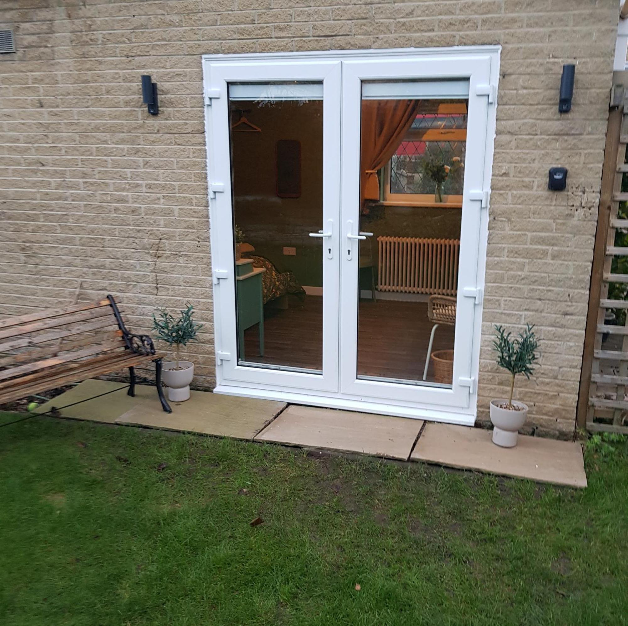 Farsley Guest Room Seperate Entrance With Double Bedroom And Private Shower Room Exterior foto